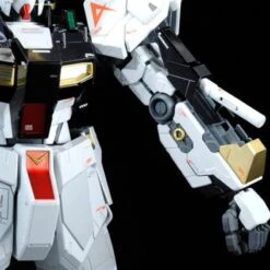 BANDAI GUN83651 GUNPLA 1/100 RX-93 NU GUNDAM VER. KA TITANIUM FINISH -Optimal Modèles Magasin 4543112865755 4 800x800 1